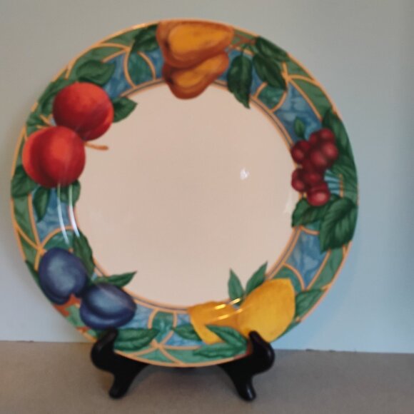 Victoria and Beale Casual Vintage Forbidden Fruit Pattern Round Platter - Picture 2 of 4